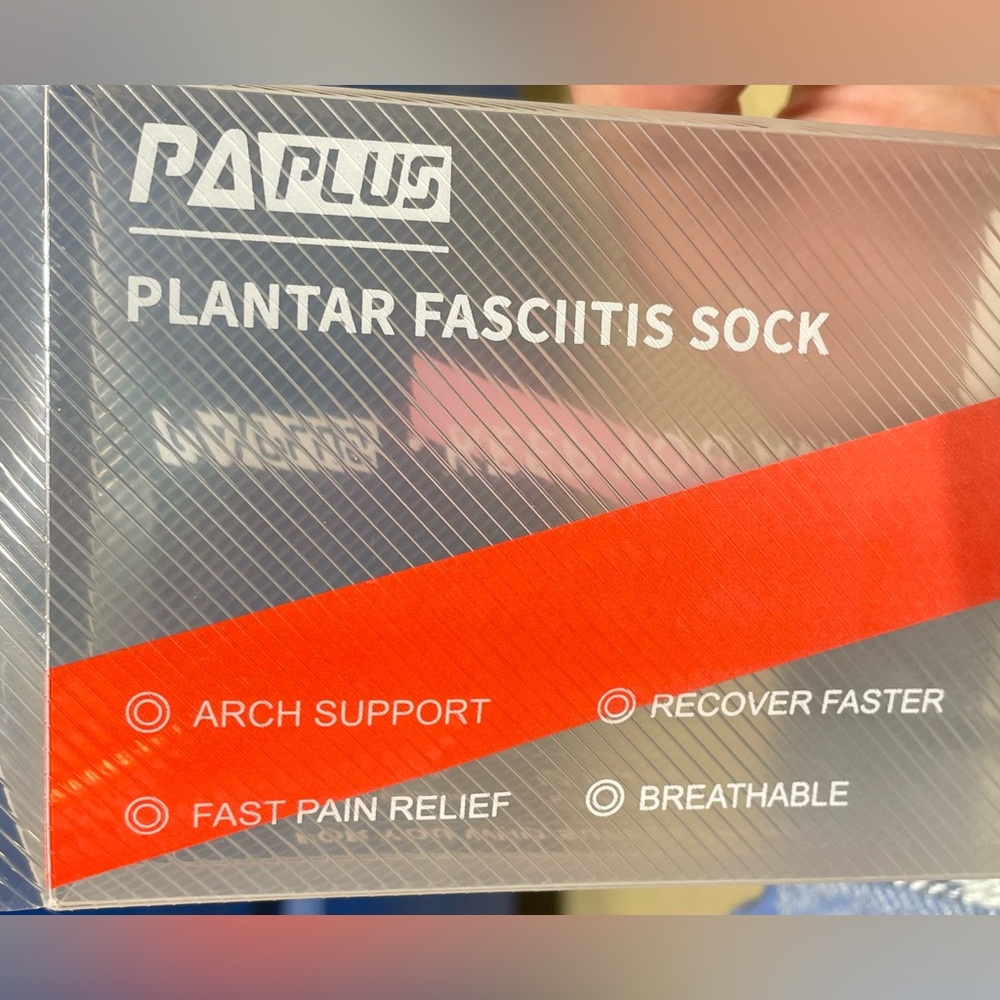 New Unused Plantar Fasciitis Foot Sleeves (3 white Pairs) Compression Socks - Picture 6 of 6